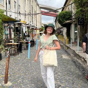 Meet your Posher, Emma